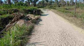 Potret Lokasi Proyek Pengaspalan Melalui DD Tahap 1 2024 di Desa Karangnangka Rubaru Sumenep yang Belum Dikerjakan. (foto/ist)