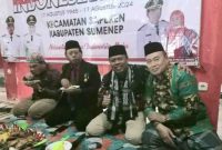 Ketua Komite SMAN 1 Sapeken (kanan) bersama Kepala Desa dan Camat Sapeken saat suatu kesempatan momentum acara