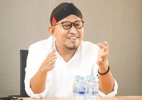 Peduli Kepulauan. Bupati Sumenep Achmad Fauzi Wongsojudo yang mengupayakan listrik PLN di Kepulauan Masalembu yang meliputi Desa Masalima dan Sukajeruk bakal menyala pada tahun 2025 ini