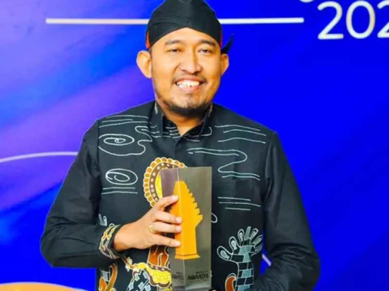 Sosok Bupati Sumenep Achmad Fauzi Wongsojudo yang dikagumi dalam kebijakannya yang responsif dalam memperjuangkan aspirasi orang pulau 