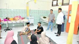 Bupati Sumenep Achmad Fauzi Wongsojudo saat mengunjungi RSUD Abuya-Kangean