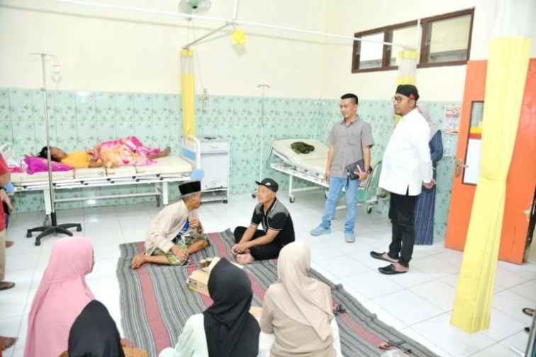 Bupati Sumenep Achmad Fauzi Wongsojudo saat mengunjungi RSUD Abuya-Kangean