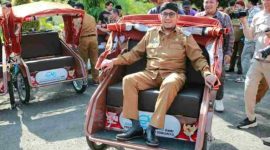 Bupati Sumenep Turun Langsung Serahkan Bantuan Becak Listrik dari Presiden RI Prabowo Subianto