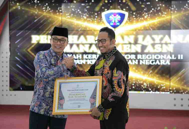 Membanggakan, Bupati Sumenep Terima Penghargaan dari BKN Berkat Layanan Penetapan NIP Terbaik