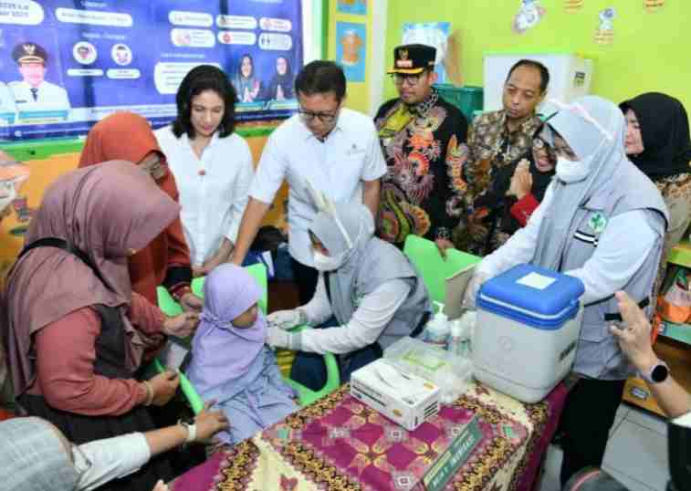 Menkes Apresiasi Bupati Sumenep dalam Melakukan Langkah Cepat dan Responsif Tangani KLB Campak