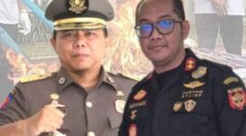 KOLASE FOTO. Kepala Satpol-PP Sumenep, Wahyu Kurniawan Pribadi, dan Kepala Bea Cukai Madura Novian Dermawan 