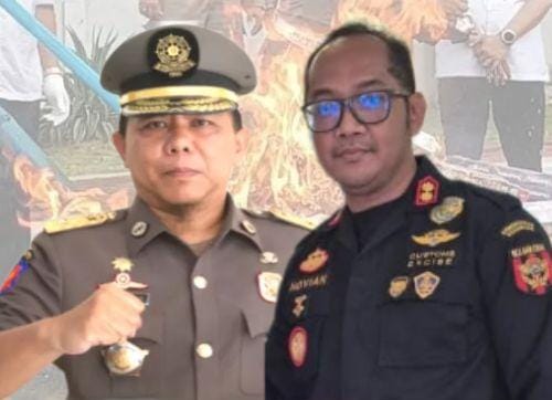 KOLASE FOTO. Kepala Satpol-PP Sumenep, Wahyu Kurniawan Pribadi, dan Kepala Bea Cukai Madura Novian Dermawan 
