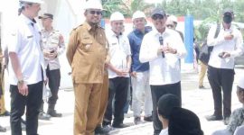 BISMILLAH MELAYANI. Bupati Sumenep Achmad Fauzi Wongsojudo saat mendampingi Menteri Kelautan dan Perikanan Republik Indonesia Sakti Wahyu Trenggono saat melakukan kunjungan kerja ke Kampung Nelayan Merah Putih (KNMP) di Desa Dapenda, Kecamatan Batang-Batang