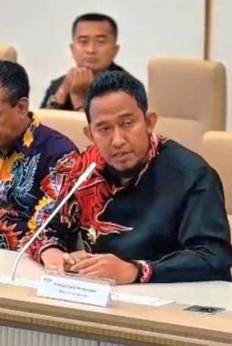 Bupati Sumenep Teken Dokumen Hibah PLTS untuk Pulau Pagerungan Kecil dan Gili Labak