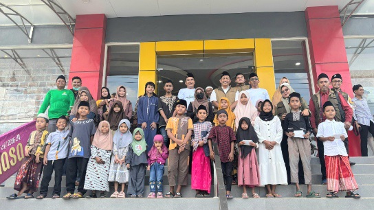Baznas Sumenep Peduli, Ajak Anak Yatim Belanja Baju Lebaran di Toko DNR Jelang Hari Raya Idulfitri