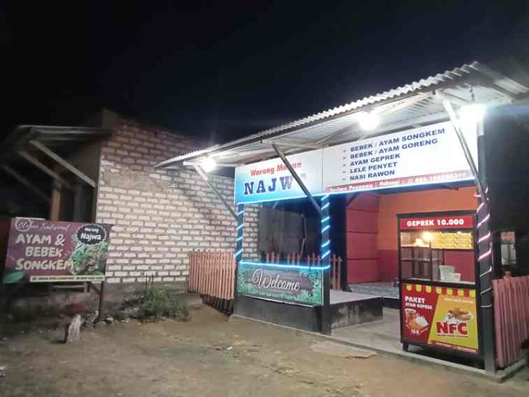 Bebek Songkem Najwa di Camplong  Sampang Bikin Nagih Para Pecinta Kuliner