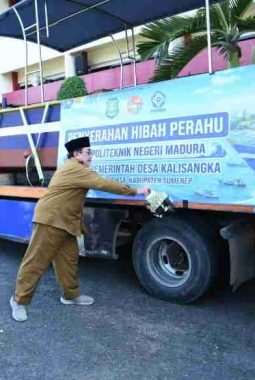 Pemkab Sumenep Dorong Optimalisasi Kapal Bantuan untuk Warga Kepulauan Desa Kalisangka Arjasa