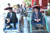 Efisiensi Energi Diperkuat, Pemkab Sumenep Terapkan Hari Transportasi Non-BBM: Bupati-Wabup Pilih Naik Becak