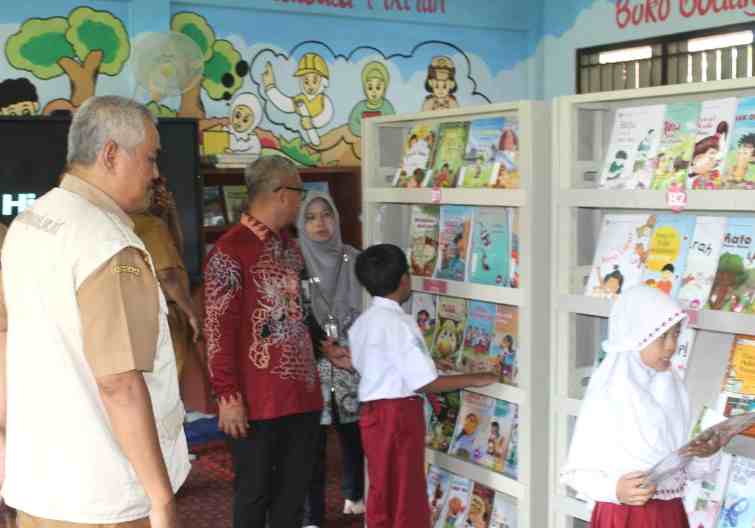 BPRS Bhakti Sumekar Dukung Literasi Siswa, Perpustakaan Ramah Anak Resmi Diluncurkan di Sumenep