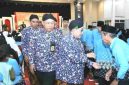 Wakil Bupati KH Imam Hasyim di momentum manasik haji dan pelepasan calon jamaah haji di Gedung Korpri didampingi Kabag Kesra Setdakab Sumenep Kamiludin