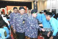 Wakil Bupati KH Imam Hasyim di momentum manasik haji dan pelepasan calon jamaah haji di Gedung Korpri didampingi Kabag Kesra Setdakab Sumenep Kamiludin