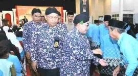 Wakil Bupati KH Imam Hasyim di momentum manasik haji dan pelepasan calon jamaah haji di Gedung Korpri didampingi Kabag Kesra Setdakab Sumenep Kamiludin