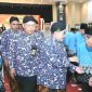 Wakil Bupati KH Imam Hasyim di momentum manasik haji dan pelepasan calon jamaah haji di Gedung Korpri didampingi Kabag Kesra Setdakab Sumenep Kamiludin