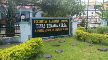 Lindungi Pekerja Rentan, Pemkab Sampang Salurkan Bantuan Iuran Jamsostek