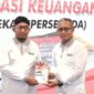 Direktur Utama PT BPRS Bhakti Sumekar (Perseroda), Hairil Fajar, saat mendampingi Bupati Sumenep, Achmad Fauzi Wongsojudo, dalam suatu kegiatan. foto/ist)