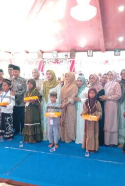 Bentuk Kepedulian, Pemkab Sampang Berbagi Kebahagiaan Santuni 1.000 Anak Yatim