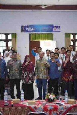 Bekali Siswa Melek Digital, Diskominfo Pamekasan Gelar Pelatihan Public Speaking dan Konten Kreatif