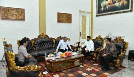 Temui Bupati Sumenep, Menhub Apresiasi Respons Cepat Penanganan Kebakaran KM Mutiara Sentosa II