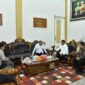 Temui Bupati Sumenep, Menhub Apresiasi Respons Cepat Penanganan Kebakaran KM Mutiara Sentosa II