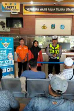 Tingkatkan Pelayanan, Satlantas Polres Sampang Sosialisasi Program Polantas Karib hingga Bebas Denda Pajak