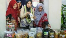 Kunjungi Stan MCF 2026, Nia Kurnia Fauzi Ajak UMKM Perempuan Perluas Pasar dan Manfaatkan Teknologi