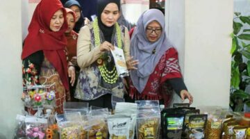 Kunjungi Stan MCF 2026, Nia Kurnia Fauzi Ajak UMKM Perempuan Perluas Pasar dan Manfaatkan Teknologi