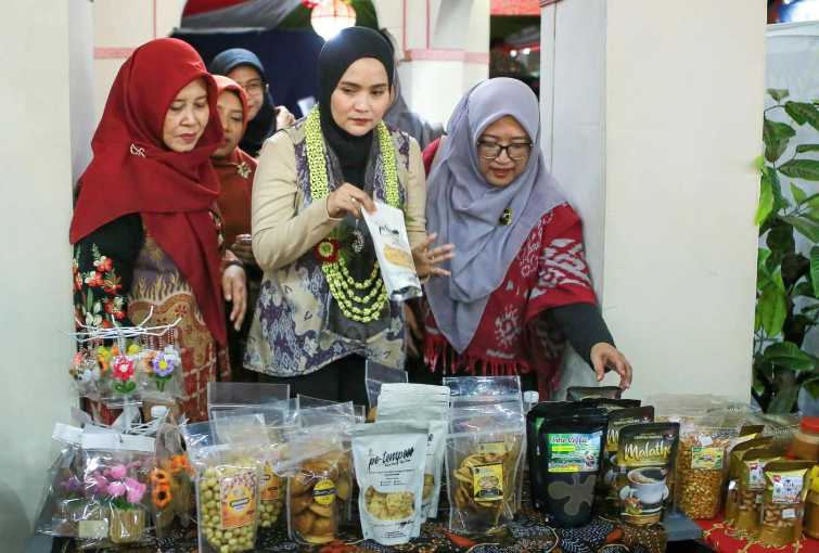 Kunjungi Stan MCF 2026, Nia Kurnia Fauzi Ajak UMKM Perempuan Perluas Pasar dan Manfaatkan Teknologi