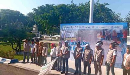 Bantu Warga Atasi Krisis Air, Bupati Sampang Berangkatkan Bantuan Sejuta Liter Air Bersih