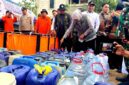 Gubernur Jatim Didampingi Bupati Slamet Junaidi Serahkan Bantuan Air Bersih di Kedungdung