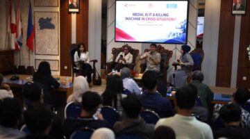 FIKOM Unitomo Perkuat Kompetensi Mahasiswa Hadapi Krisis Komunikasi