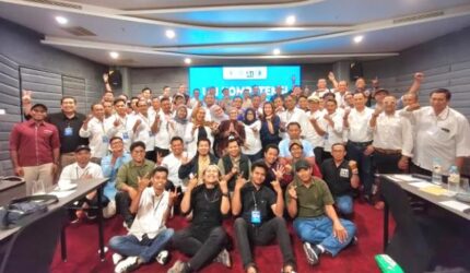 Para peserta yang juga dari JSI yang dinyatakan kompeten pada UKW Dewan Pers Bersama LUKW Unitomo dan IJTI