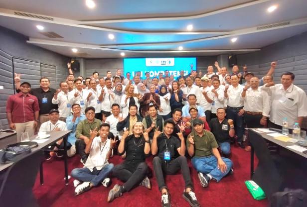 Para peserta yang juga dari JSI yang dinyatakan kompeten pada UKW Dewan Pers Bersama LUKW Unitomo dan IJTI