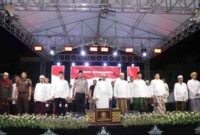 Suasana doa kebangsaan yang digelar Polres Sampang dalam memperingati dua tahun Pemerintahan Presiden dan Wakil Presiden Prabowo-Gibran
