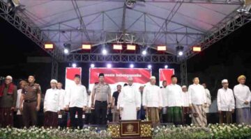 Suasana doa kebangsaan yang digelar Polres Sampang dalam memperingati dua tahun Pemerintahan Presiden dan Wakil Presiden Prabowo-Gibran