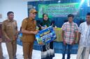 Salurkan BLT DBHCHT 2026, Pemkab Sampang Bagikan Buku Tabungan Secara Transparan