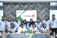 Momentum foto bersama Direktur Utama BPRS Bhakti Sumekar, Hairil Fajar, serta jajaran dan Bupati Sumenep, Achmad Fauzi Wongsojudo 